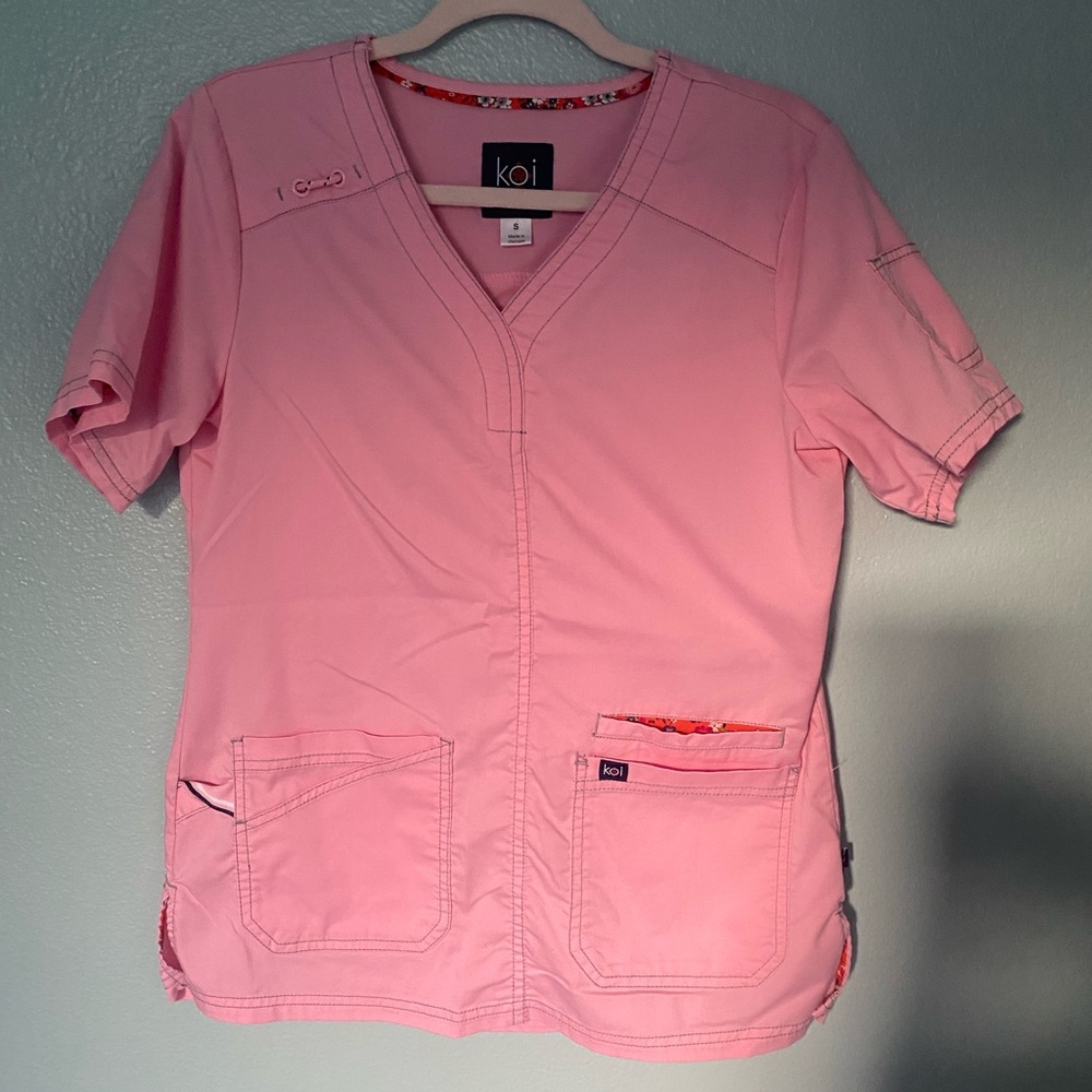 Koi Scrubs Set, top Small and pants XSmall